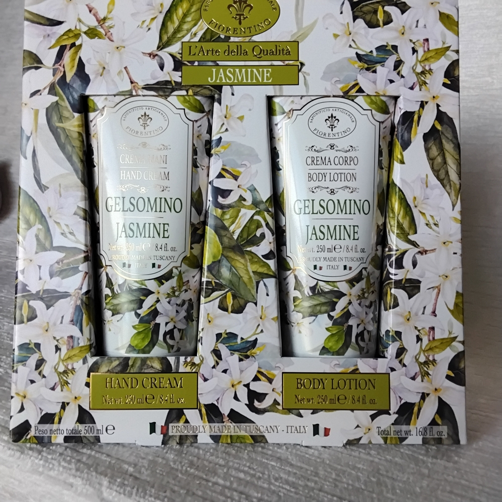 L'Arte Jasmine Scented Italian Hand Cream and Body Lotion Set, 8.4 Oz Tubes New - Picture 12 of 12